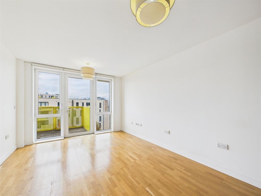 Property photo 2 of 12 Cam04237G0-Pr0223-Still001.Jpg