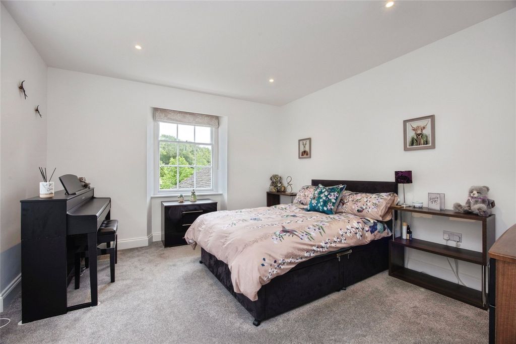 3 bed flat for salePriory Road, Bodmin, Cornwall PL31 photo 4