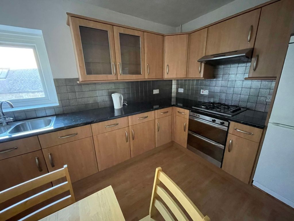Property photo 2 of 11 Dining Kitchen