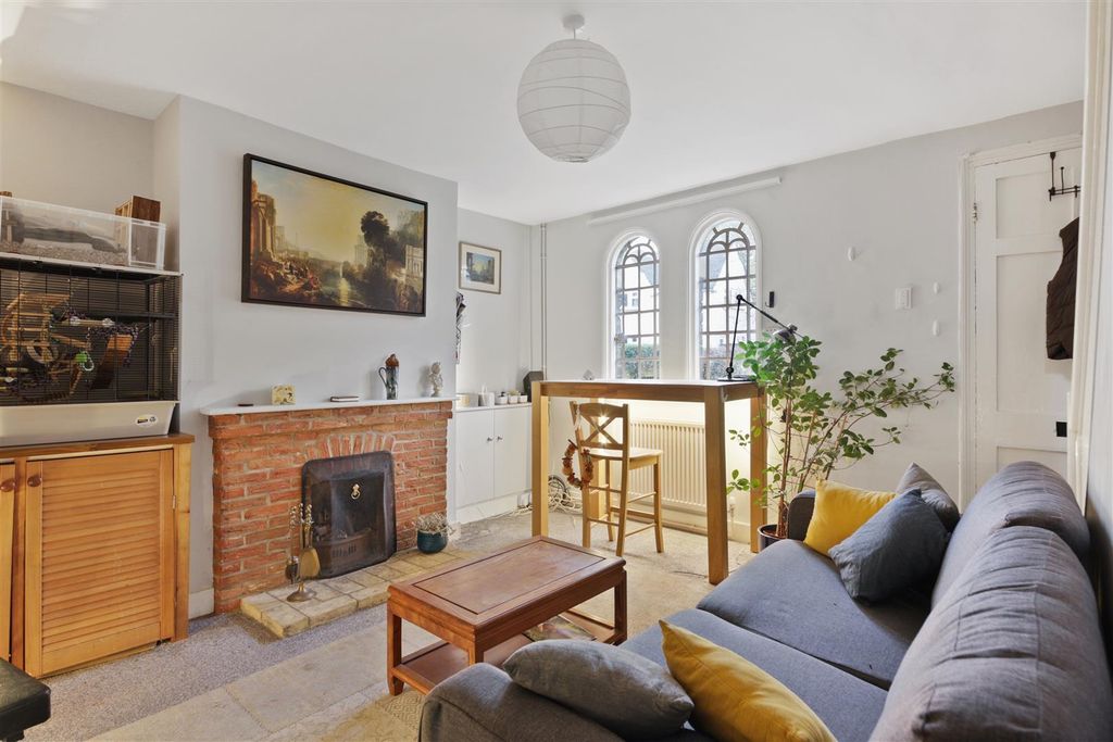 Property photo 3 of 9 Living Room (2)