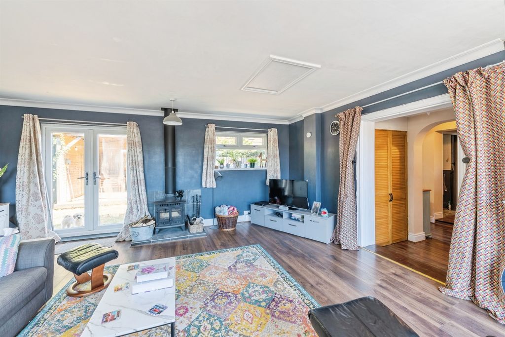 Property photo 2 of 17