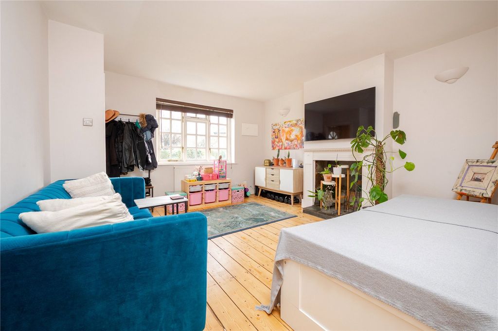 Property photo 2 of 21 Picture No. 34