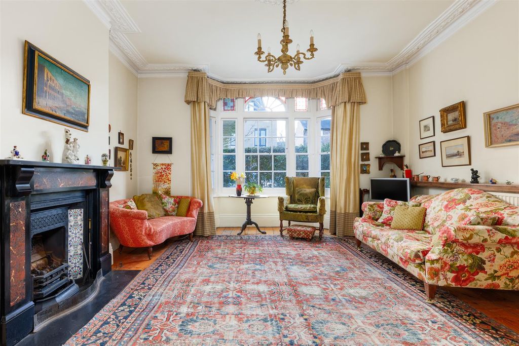 Property photo 1 of 20 Ashchurch Grove