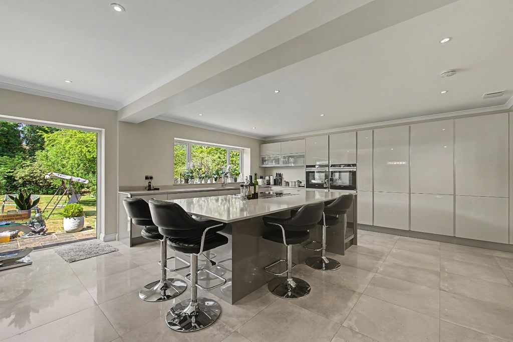 Property photo 3 of 18 5266923
