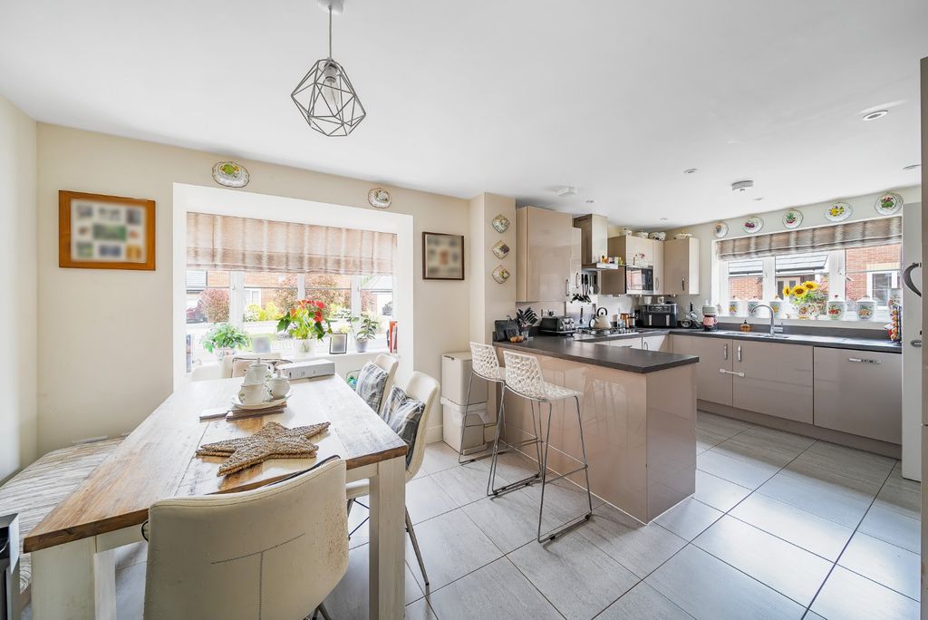 Property photo 3 of 17 Kitchen / Diner