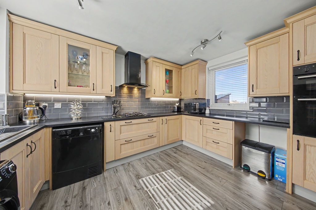Property photo 3 of 30 Kitchen