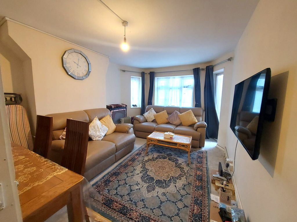 Property photo 3 of 7 Gallery