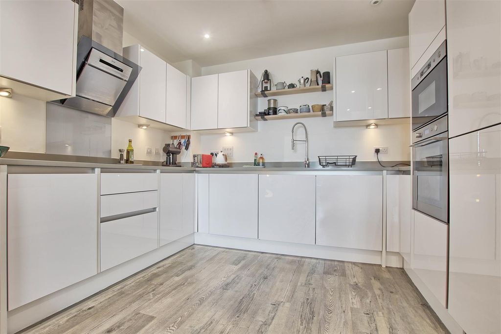 Property photo 2 of 16 Kitchen 1.Jpg