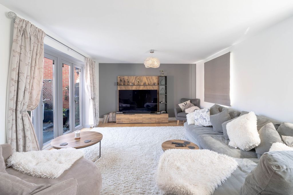 Property photo 2 of 21