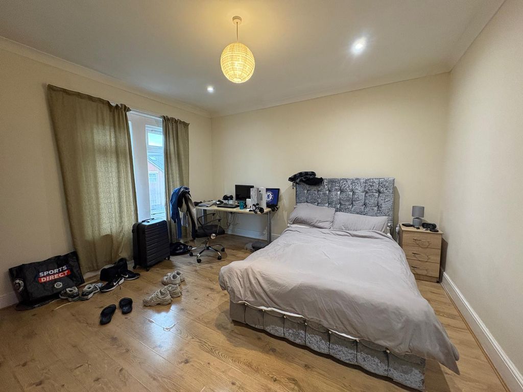 Property photo 1 of 16 Photo-2025-10-29-17-01-55