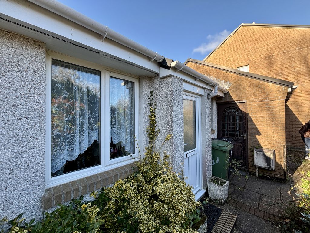 Property photo 1 of 10 1 Bedroom Mid Terrace Bungalow For Sale