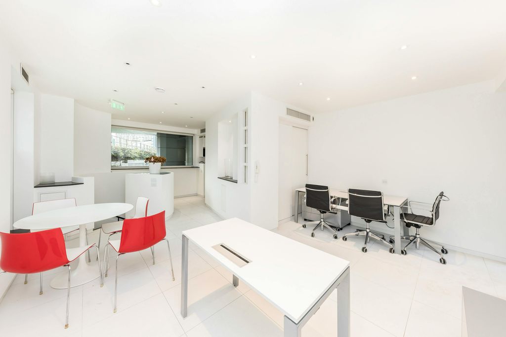 Property photo 3 of 16 2 Salamanca Place First Floor 5.Jpg