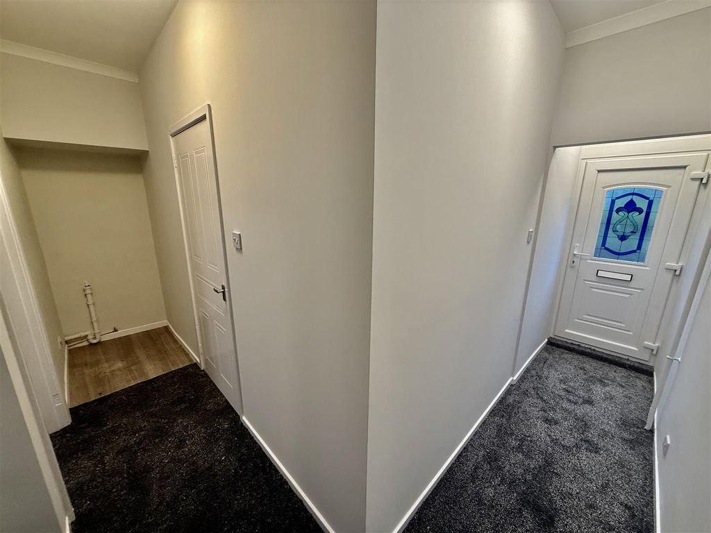 Property photo 3 of 10 Entrance