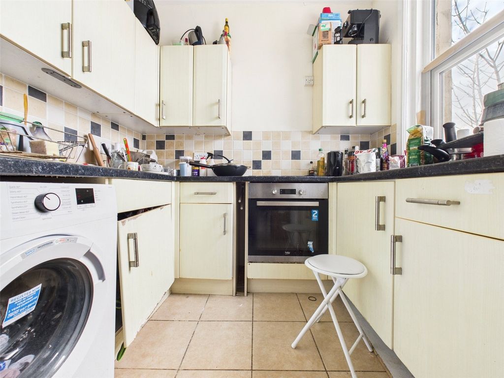 Property photo 1 of 11 Kitchen
