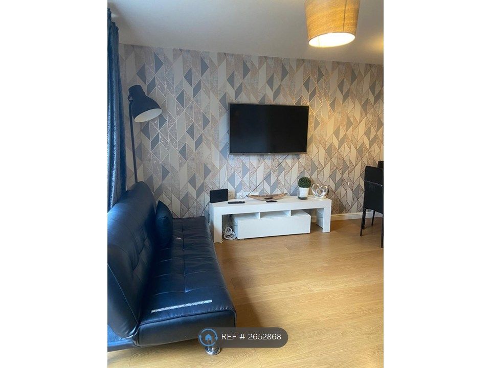 Property photo 3 of 11 Living