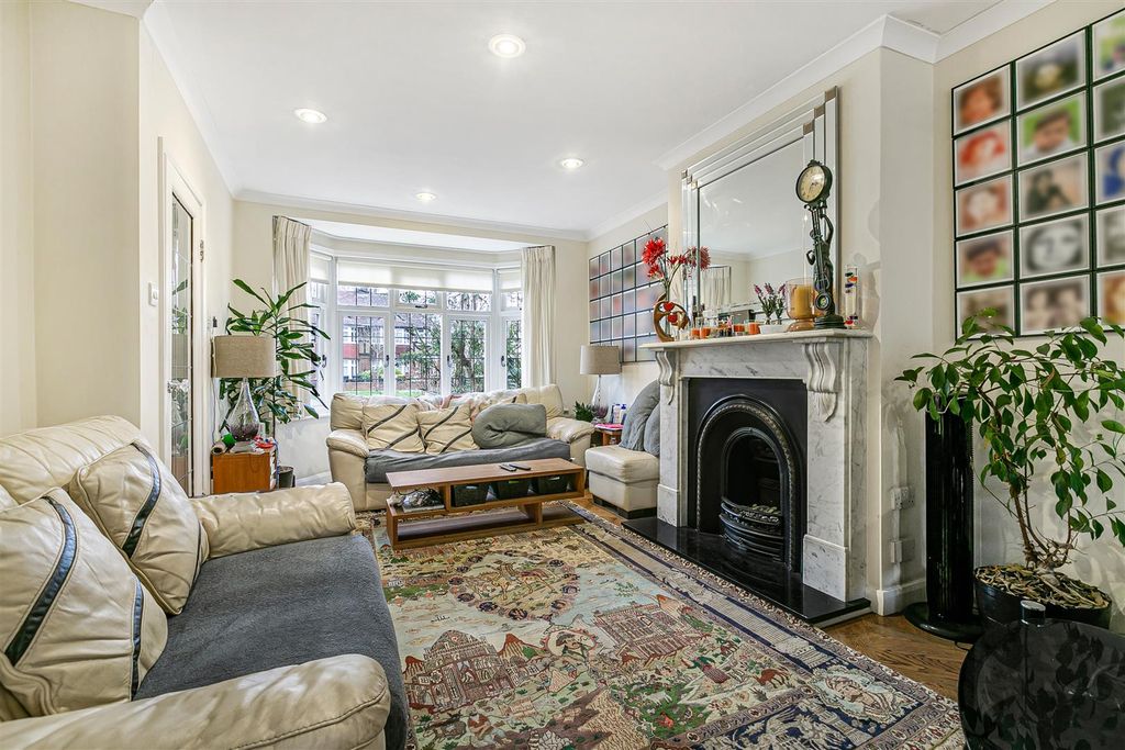 Property photo 3 of 19