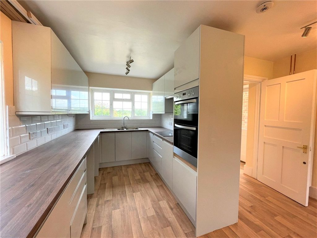 Property photo 2 of 10 Picture No. 04