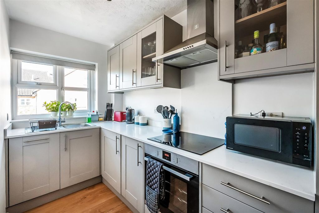 Additional image 12 of 1 bed flat for saleAshtead KT21