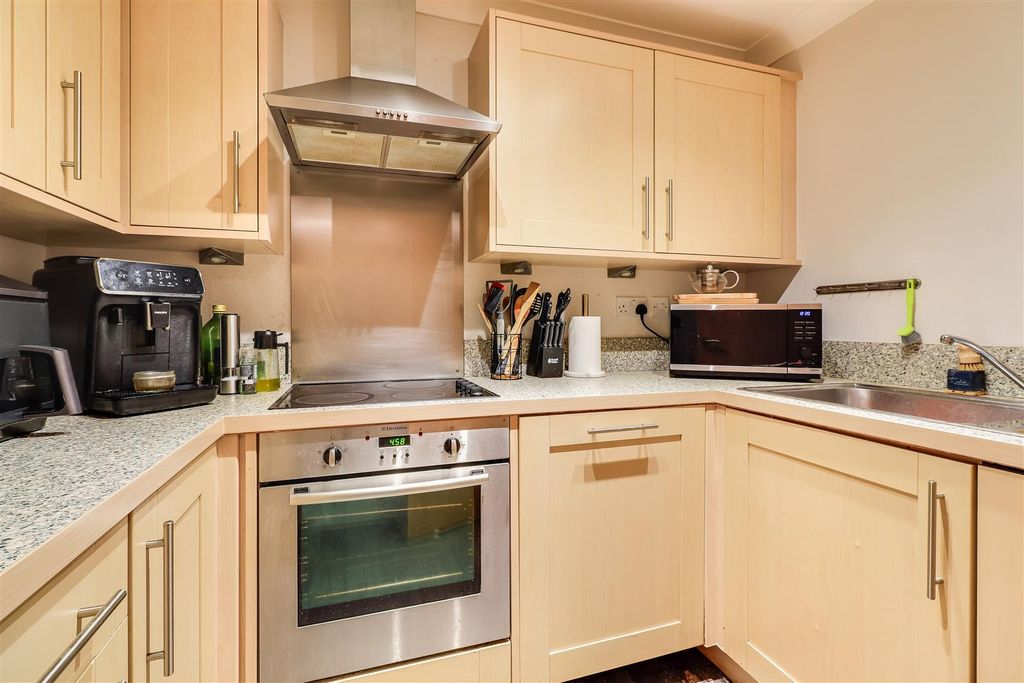 Property photo 3 of 13 Kitchen