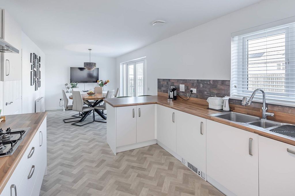 Property photo 3 of 22 Kitchen/Diner