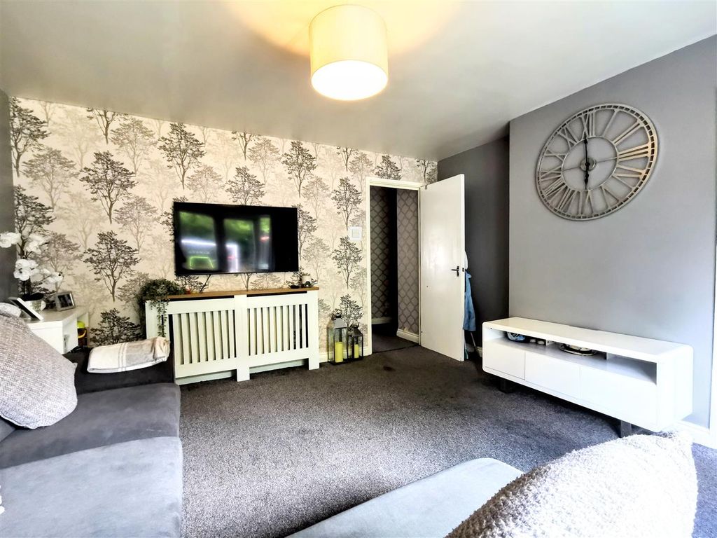 Property photo 3 of 15 Lounge 2.Jpg