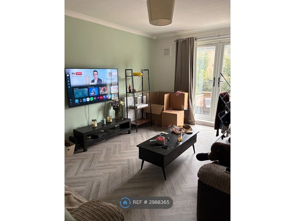 Property photo 2 of 18 Lounge