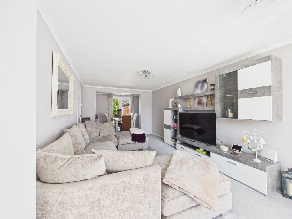 Property photo 3 of 12 4903485