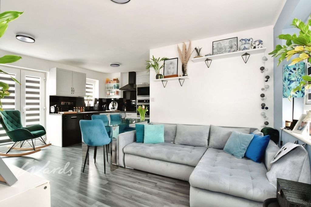 Property photo 3 of 6 Kitchen