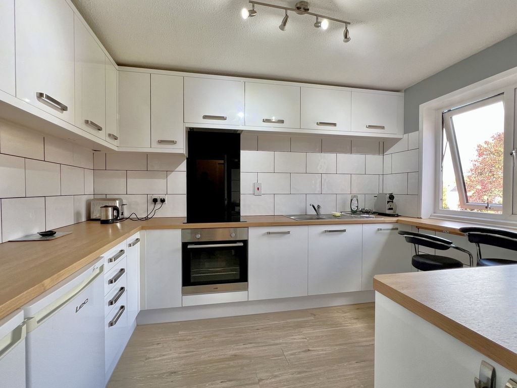 Property photo 3 of 26 Kitchen