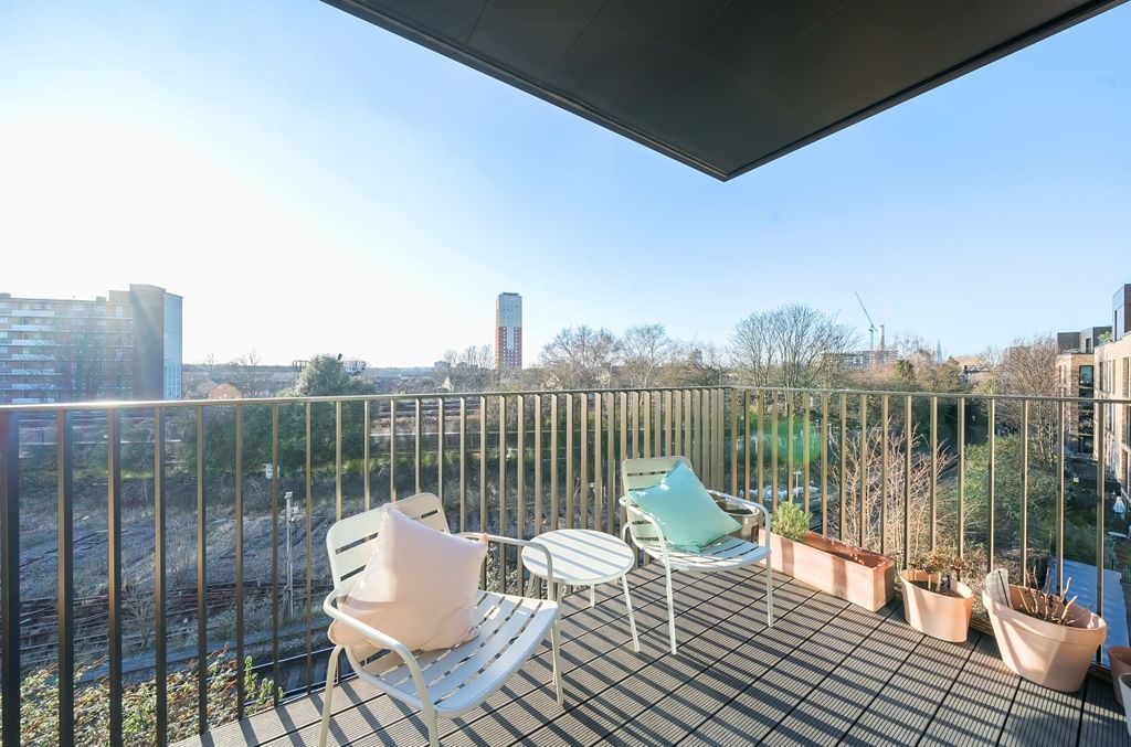 Property photo 3 of 19 Balcony