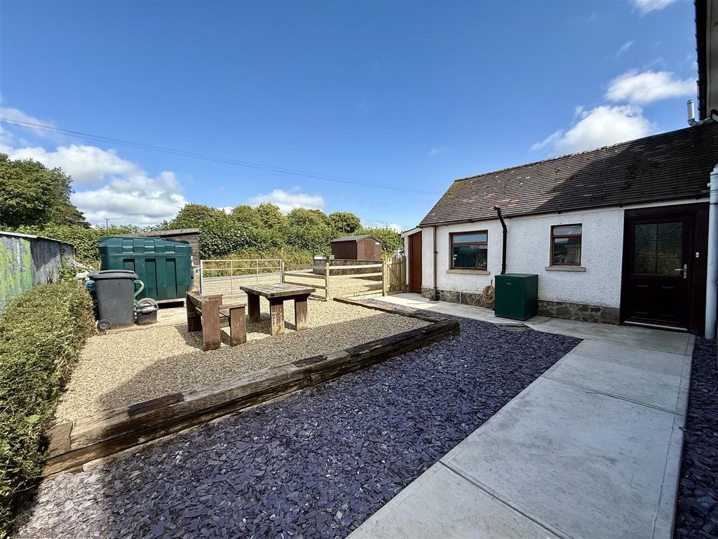 Property photo 3 of 18 Externally