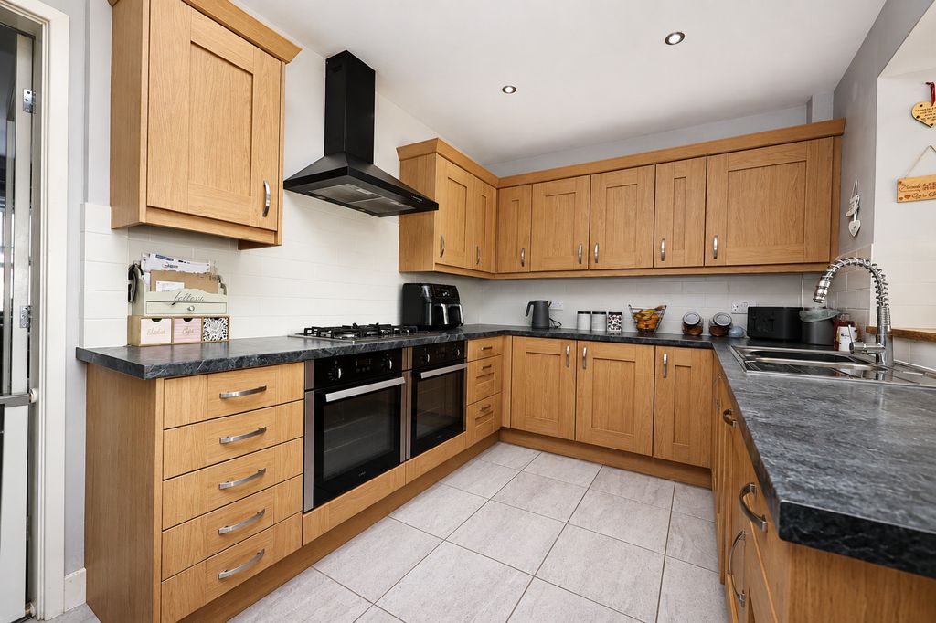 Property photo 2 of 21 5371261