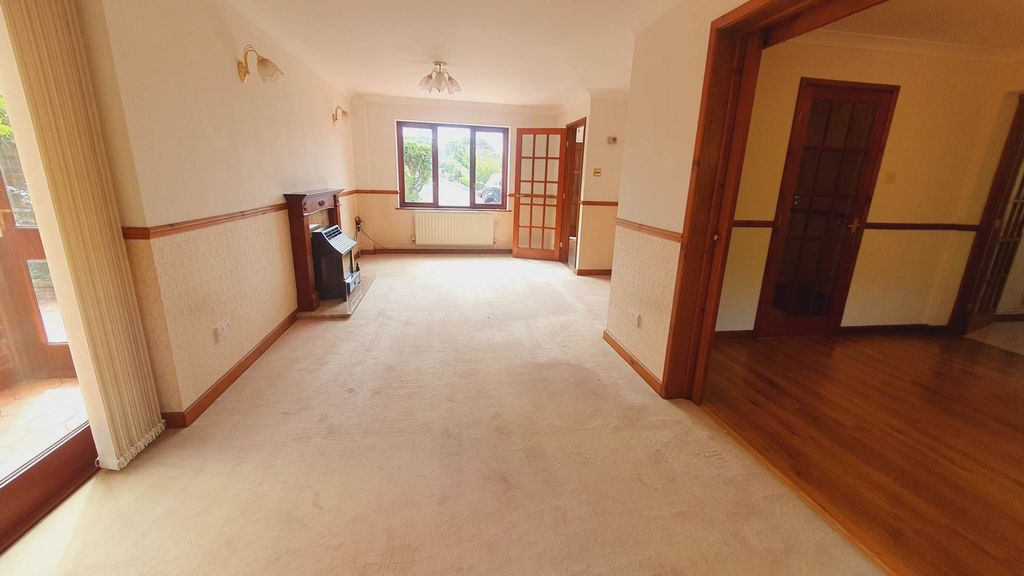 Property photo 3 of 35