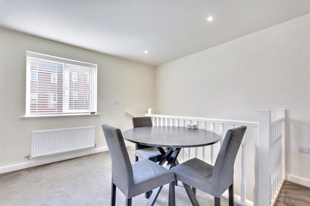 Property photo 3 of 19 Lounge_3.Jpeg