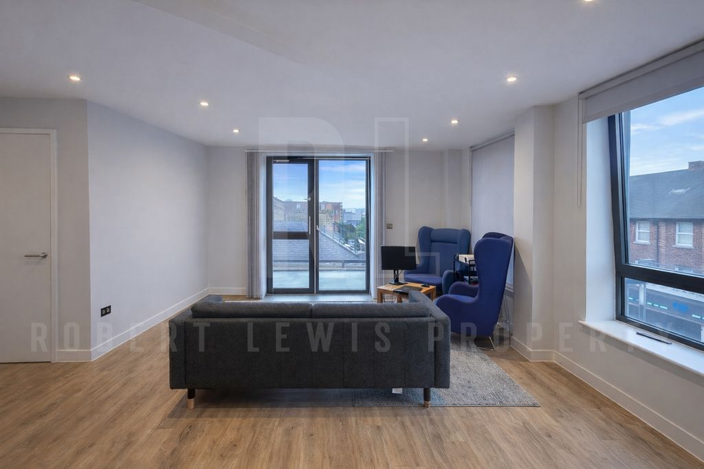 Property photo 2 of 8