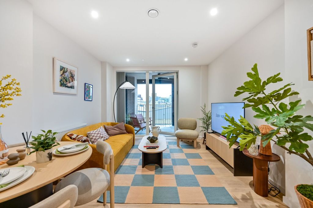 Property photo 2 of 33