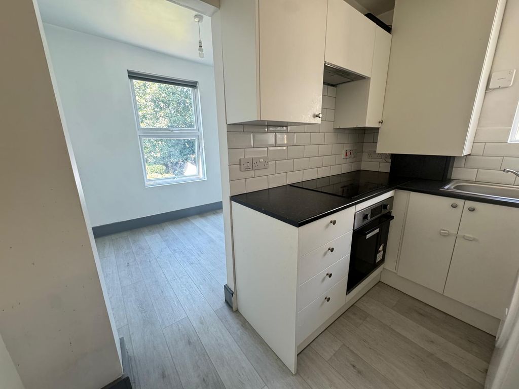 Property photo 1 of 12 3 Bedroom Flat For Rent