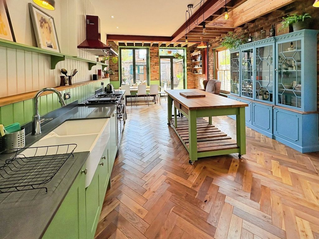 Property photo 2 of 25 Picture No. 27