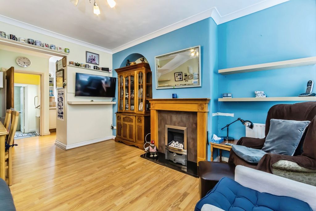 Property photo 2 of 17 Photo