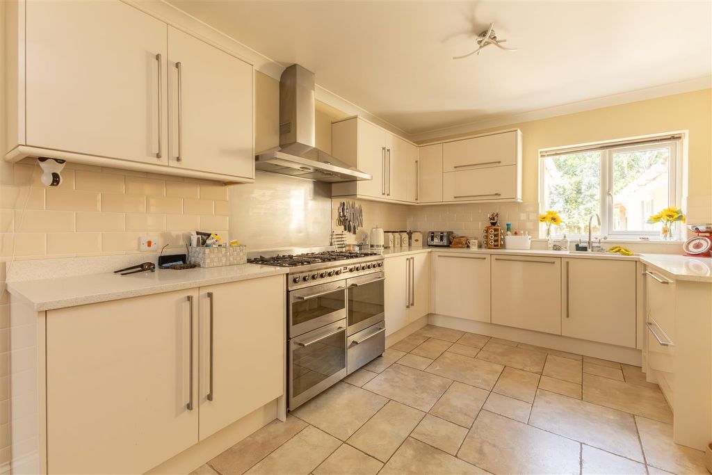 Property photo 3 of 36 Kitchen