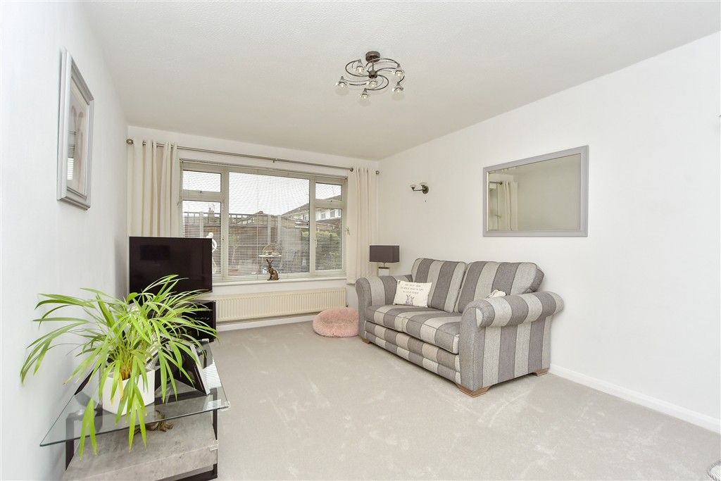 Property photo 2 of 8 Lounge