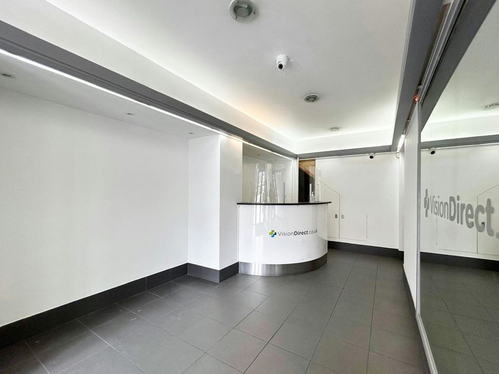 Property photo 3 of 14 9cc35E3210B686A419F3d333034E4d4626Camdenhighstreetlondon.Jpg