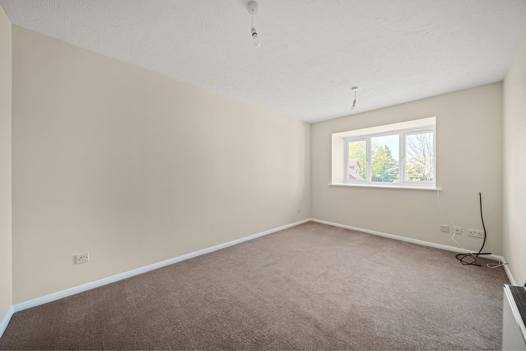 Property photo 3 of 8 Photo 13