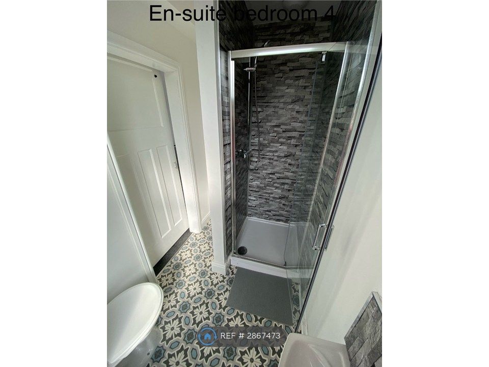 Property photo 2 of 9 En-Suite 4