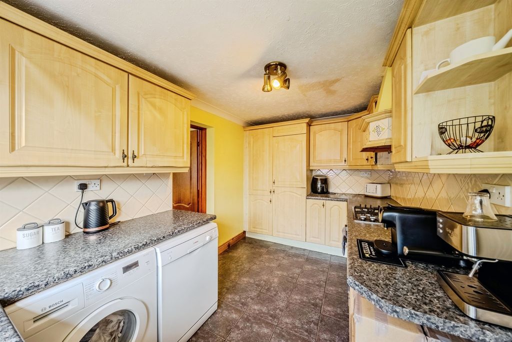 Property photo 2 of 31