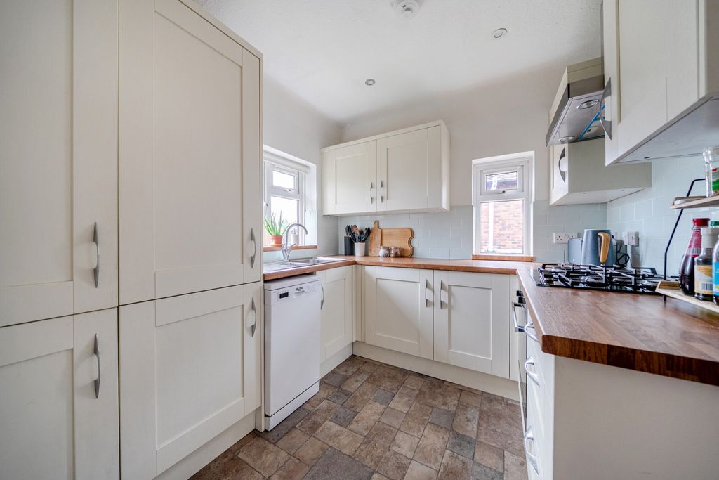 Property photo 2 of 19 Kitchen