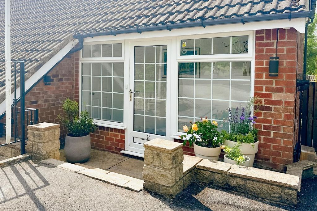 Property photo 2 of 27 Hawthorne Crescent Exterior 2.Jpg