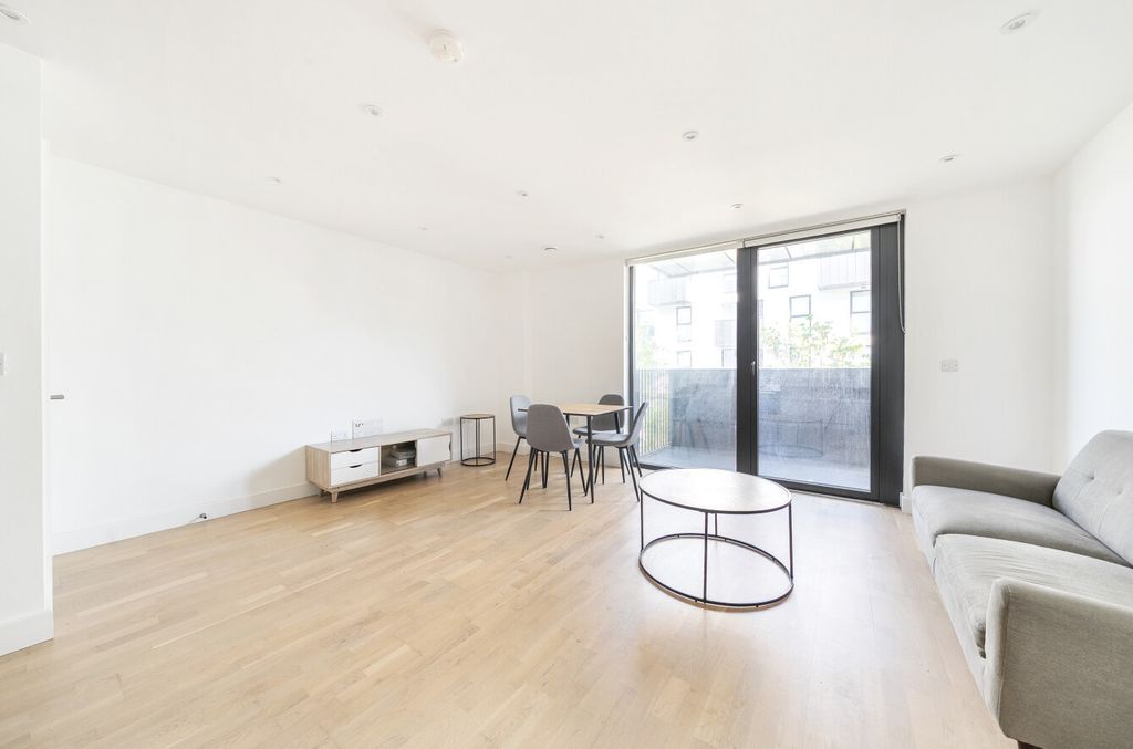 Property photo 2 of 23 1336624-10-689bae...