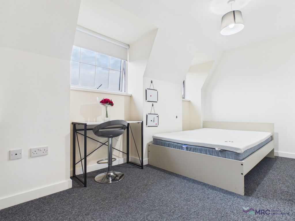 Property photo 1 of 7 Furnished En-Suite Room To Let