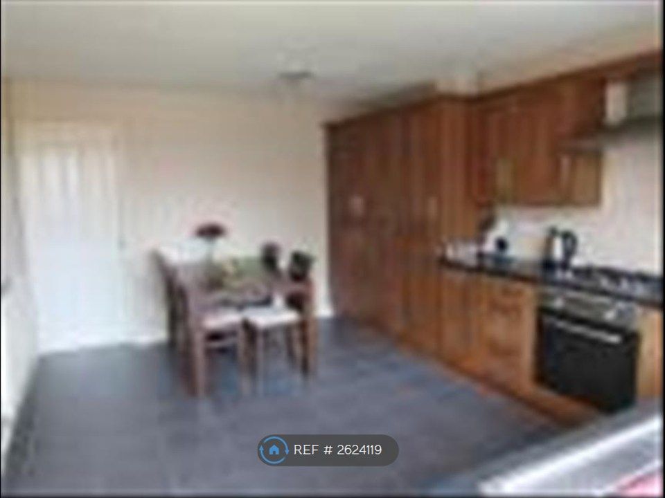 Property photo 1 of 8 Fitted Kitchen 4.60m x 3.38m (15'1' x 11'1')